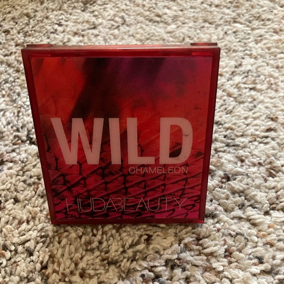 HUDA BEAUTY ‘Wild Obsessions Chameleon’ 9pan palette - Picture 1 of 5